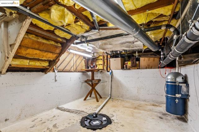 2912 Hillside DR, Burlingame CA: https://media.crmls.org/mediaz/52d82e30-3f65-4694-9c7d-c16166d35815.jpg