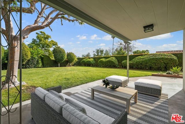 2332 Nottingham Avenue, Los Angeles CA: https://media.crmls.org/mediaz/52d86104-7c86-4038-a431-2c700518a391.jpg