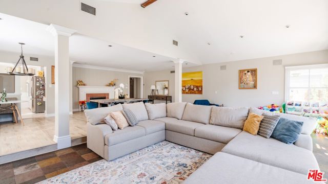 13618 ADDISON Street photo 8