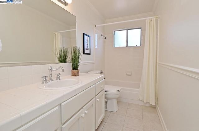 1492 Windsor Way, Livermore CA: https://media.crmls.org/mediaz/52da31b8-ab40-4c97-a29b-5ec8eb568f83.jpg