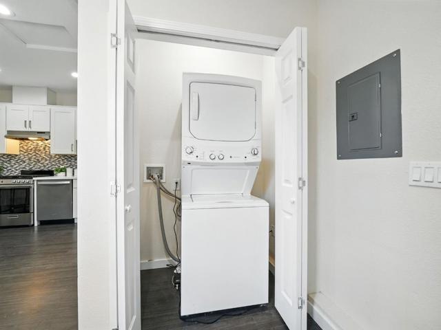 467 N 13th Street, San Jose CA: https://media.crmls.org/mediaz/52da40df-9dcd-4297-b5b4-523d442b46c8.jpg