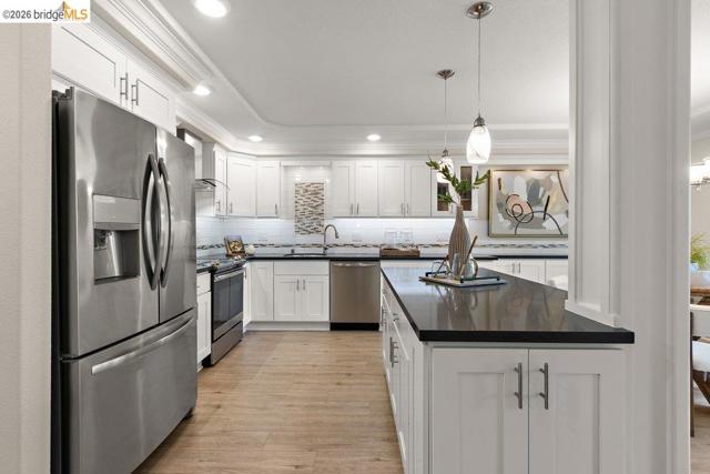 1156 Running Springs Rd., Walnut Creek CA: https://media.crmls.org/mediaz/52dae871-f5ba-43e3-a9e9-3104e03ef068.jpg