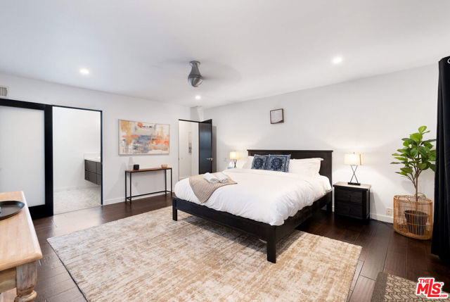 3235 Steven Drive, Encino CA: https://media.crmls.org/mediaz/52dba817-6eca-45b6-9746-79b4accf1d11.jpg