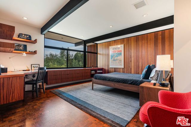 5228 Escalante Drive, La Canada Flintridge CA: https://media.crmls.org/mediaz/52dbb5da-b14f-4c7c-ada7-c1553c3e4a68.jpg