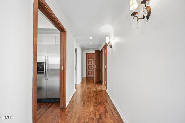 Detail Gallery Image 9 of 19 For 325 S Swall Dr #401,  Los Angeles,  CA 90048 - 2 Beds | 2 Baths