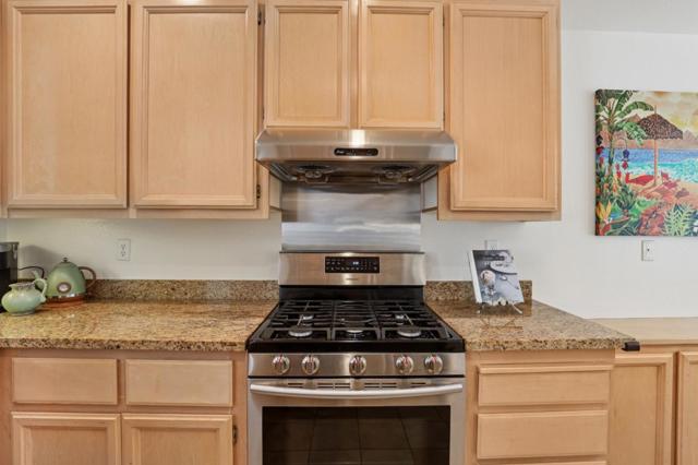 595 Shoal Circle,  CA: https://media.crmls.org/mediaz/52dc0389-7087-44e5-ac84-80d40d18885a.jpg
