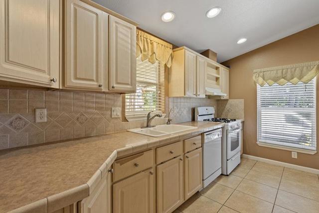49 Blanca Lane, Watsonville CA: https://media.crmls.org/mediaz/52dc8c2e-4a4d-46e0-8d96-3a5ab0419115.jpg