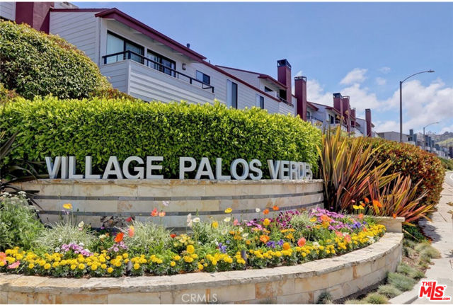 454 Palos Verdes Boulevard, Redondo Beach CA: https://media.crmls.org/mediaz/52dcfb8b-4bbf-4017-a8d3-3ce071254598.jpg