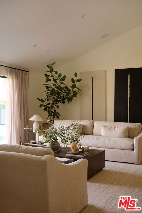 3620 Wrightwood Drive, Studio City CA: https://media.crmls.org/mediaz/52dd1fb6-62c9-43eb-a59a-a89f87e7254f.jpg