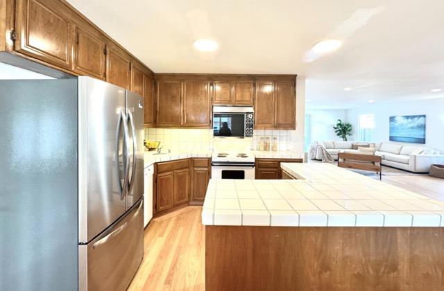 651 Spruce Street, Half Moon Bay CA: https://media.crmls.org/mediaz/52dd9f6f-7348-4713-8167-48babfed63dd.jpg