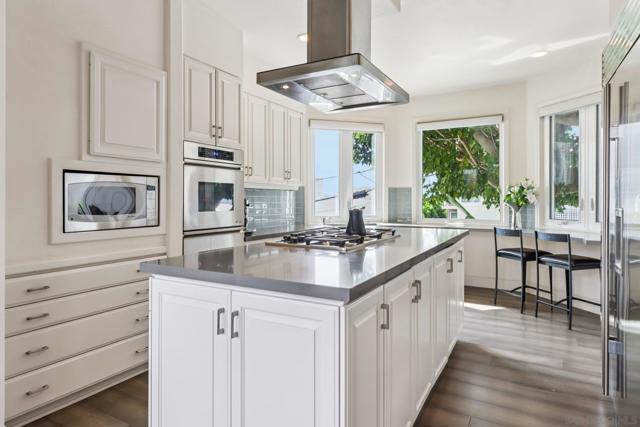 1295 W Redwood St, San Diego CA: https://media.crmls.org/mediaz/52ddaff3-9761-4a78-9254-7be558ee1ede.jpg