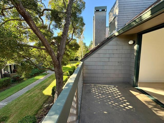 32 Cove Lane, Redwood City CA: https://media.crmls.org/mediaz/52ddf76f-51ec-4624-9147-84cdc91a61b1.jpg