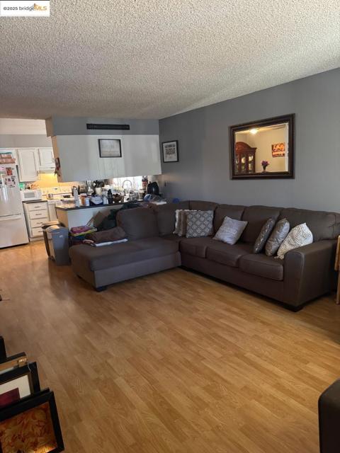 137 El Dorado Dr, Pittsburg CA: https://media.crmls.org/mediaz/52de0ce1-2475-46c3-aaa4-6bd0aed43ed0.jpg