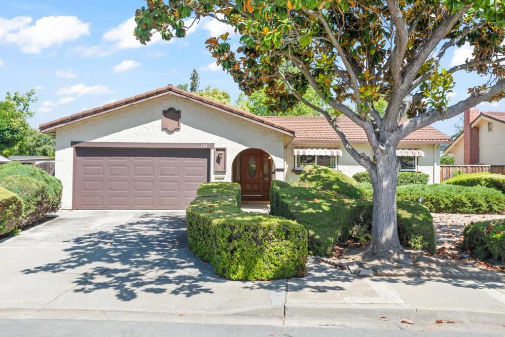 152 Jacinto Way