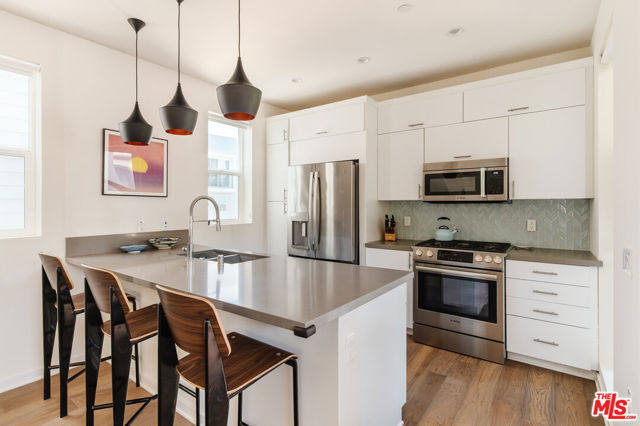 1931 Griffith Park Boulevard, Los Angeles CA: https://media.crmls.org/mediaz/52dedb58-90d7-4a92-945b-bd1f4379eac4.jpg