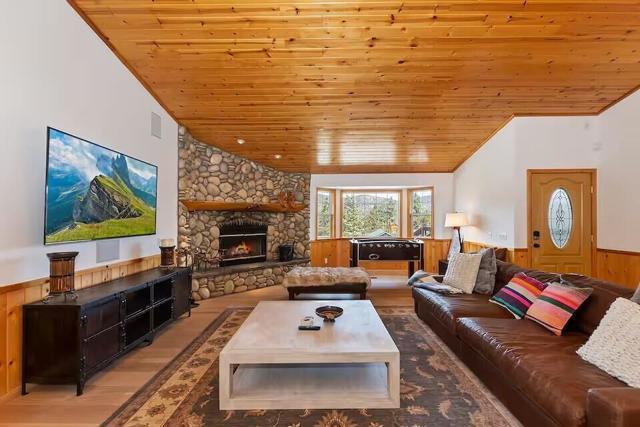 42369 Eagle Ridge Drive, Big Bear CA: https://media.crmls.org/mediaz/52df625b-9135-4e46-b28d-a30dd027e395.jpg