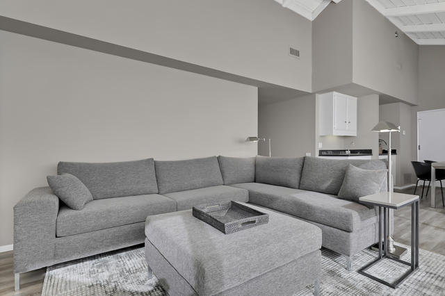2545 Miramonte W Circle, Palm Springs CA: https://media.crmls.org/mediaz/52dfd2dd-c7cf-4da3-96c3-bdeb2c9a78bd.jpg