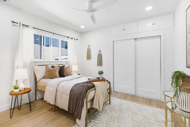 3914 Laguna Ave, Oakland CA: https://media.crmls.org/mediaz/52e00ae7-584a-488c-ab51-014ccd84cc96.jpg