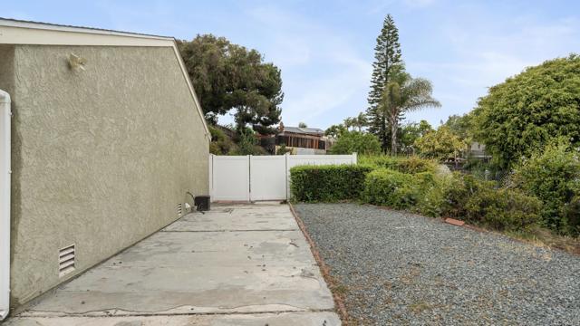 271 E Rienstra Street, Chula Vista CA: https://media.crmls.org/mediaz/52e02971-cd08-4a93-81ed-eb2c92a90a3e.jpg