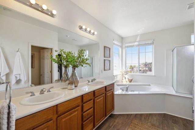 4276 Bay Crest Circle, Seaside CA: https://media.crmls.org/mediaz/52e03507-e0e1-4aec-a3fe-be5993b540a5.jpg