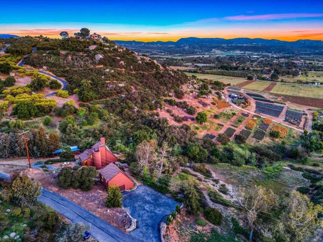 30593 Miller Road, Valley Center CA: https://media.crmls.org/mediaz/52e0d4ba-b9f0-437a-86cf-dfc38306ea53.jpg
