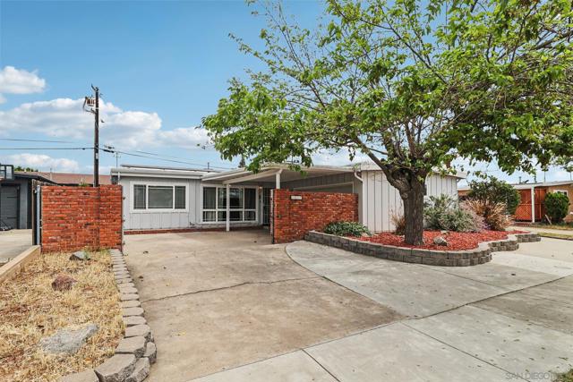 1097 Wayside Ave, El Cajon CA: https://media.crmls.org/mediaz/52e0fc75-b8bf-4f84-86b2-81eef41c75ac.jpg