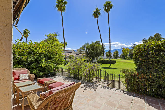 101 Mission Hills Drive, Rancho Mirage CA: https://media.crmls.org/mediaz/52e1a58a-5aa1-4804-b1e8-65fd8099b2e2.jpg