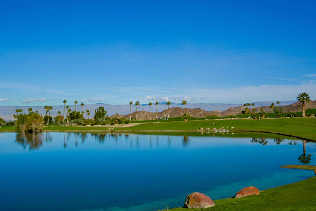 49120 Sunrose Lane, Palm Desert CA: https://media.crmls.org/mediaz/52e1ab0a-1c61-4bd4-81cc-c91b1533c9e5.jpg