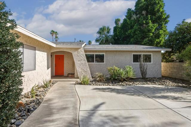 43240 Virginia Avenue, Palm Desert CA: https://media.crmls.org/mediaz/52e1b3c2-9d6d-4955-a353-2edba835f50a.jpg