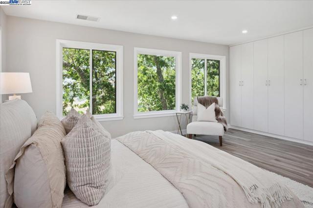 325 Bollinger Estates Ct, San Ramon CA: https://media.crmls.org/mediaz/52e256cc-4714-4a0c-97af-2cf24f3b9807.jpg