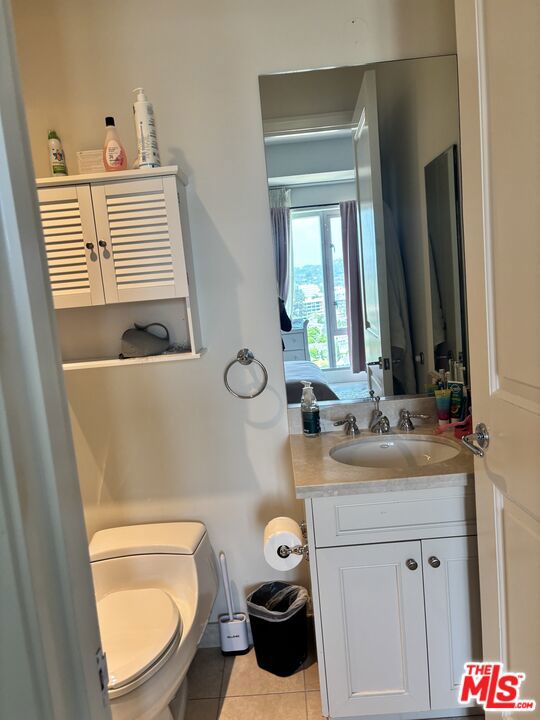https://media.crmls.org/mediaz/52e29050-af57-4894-be8a-8578a833a891.jpg?preset=X-Large