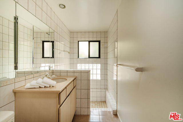 1289 Old Topanga Canyon Road, Topanga CA: https://media.crmls.org/mediaz/52e37a7e-1e03-4c59-a91d-537fe99c07d9.jpg