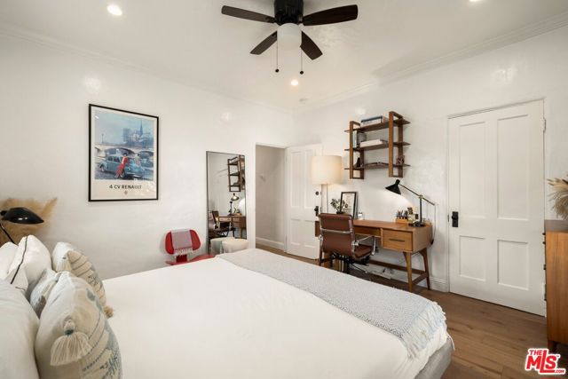 500 N Genesee Avenue, Los Angeles CA: https://media.crmls.org/mediaz/52e3afa5-80f0-4c7d-a596-393130033ad4.jpg