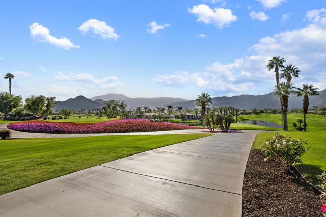79918 Mission E Drive, La Quinta CA: https://media.crmls.org/mediaz/52e4098f-49ce-4e2c-8217-3d22b97cb518.jpg
