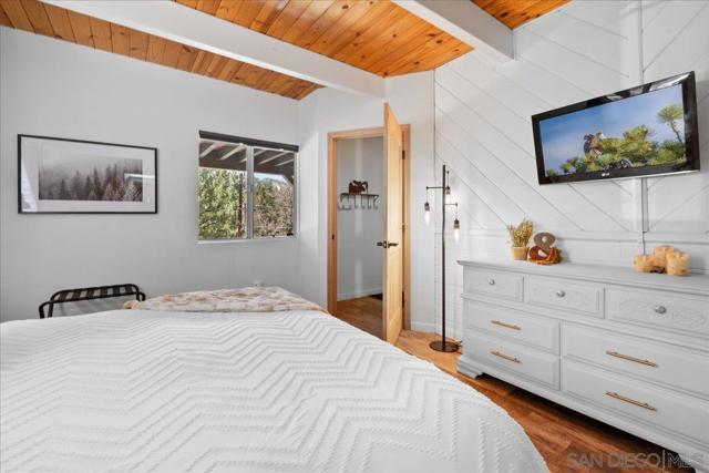 43734 Yosemite Drive, Big Bear CA: https://media.crmls.org/mediaz/52e4ae95-7aac-4616-9c9d-087321c3bdbd.jpg