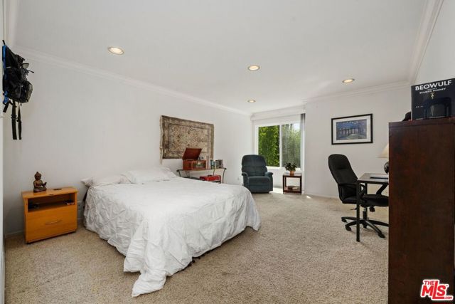 4200 Via Dolce, Marina del Rey CA: https://media.crmls.org/mediaz/52e55acd-3b53-4c52-ba53-00f93b28a682.jpg