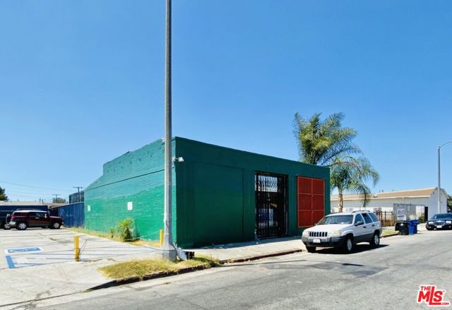 6215 S San Pedro St, Los Angeles, CA 90003