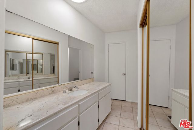5376 Fairview Boulevard, Los Angeles CA: https://media.crmls.org/mediaz/52e5e0be-1f6a-4c7b-bb80-8776f1bb9342.jpg