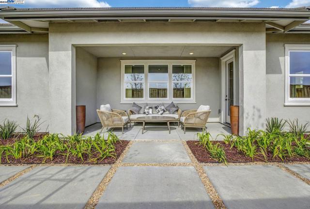 367 W CALABRIA DRIVE, Mountain House CA: https://media.crmls.org/mediaz/52e5ed23-353f-403b-babf-71872c5cbe3c.jpg