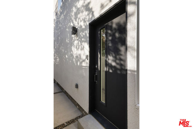 3210 1/2 Verdugo Road, Los Angeles CA: https://media.crmls.org/mediaz/52e5f448-2127-4e3b-a797-8c533f599822.jpg