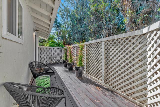 208 Ravenswood Avenue, Menlo Park CA: https://media.crmls.org/mediaz/52e62726-e251-48cd-a0a6-1b15049af169.jpg