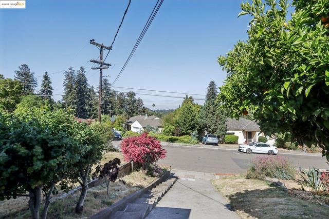 22882 Upland Way, Hayward CA: https://media.crmls.org/mediaz/52e67a6a-8755-4718-b5cc-ffbfaf4e436d.jpg