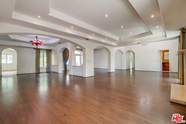 114 S Layton Drive, Los Angeles CA: https://media.crmls.org/mediaz/52e6f28b-8190-4daa-88ee-f88c6a67fe1e.jpg