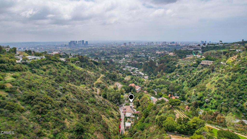 https://media.crmls.org/mediaz/52e826c2-fb64-422c-8319-39b4100cef48.jpg?preset=X-Large