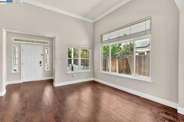 2315 Sabrina Way, Tracy CA: https://media.crmls.org/mediaz/52e87eb0-28ba-4b38-883d-f7480c3802f8.jpg