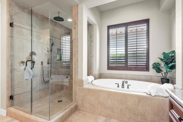 50640 Mandarina, La Quinta CA: https://media.crmls.org/mediaz/52e8997a-ff81-430e-8c9e-a61e00ced14b.jpg