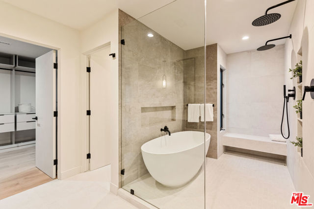 1401 N Bundy Drive, Los Angeles CA: https://media.crmls.org/mediaz/52e92403-7865-4402-a2a7-5539d73b78f8.jpg