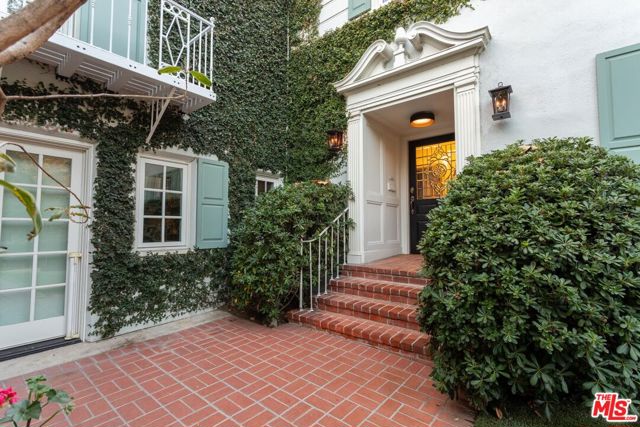 2055 Outpost Drive, Los Angeles CA: https://media.crmls.org/mediaz/52e928bc-7c70-4355-a05a-bcf96bc2346c.jpg