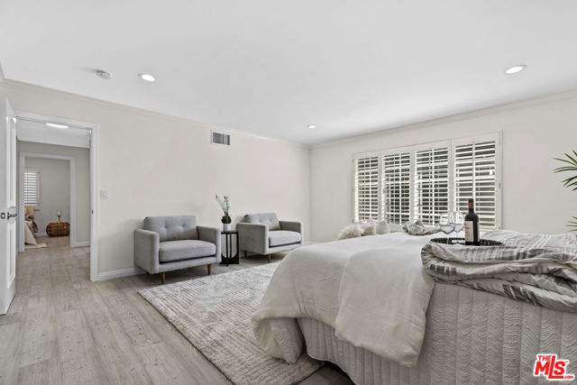 8557 Norwich Avenue, North Hills CA: https://media.crmls.org/mediaz/52e92907-8e8b-4591-804f-3cf6b137624c.jpg