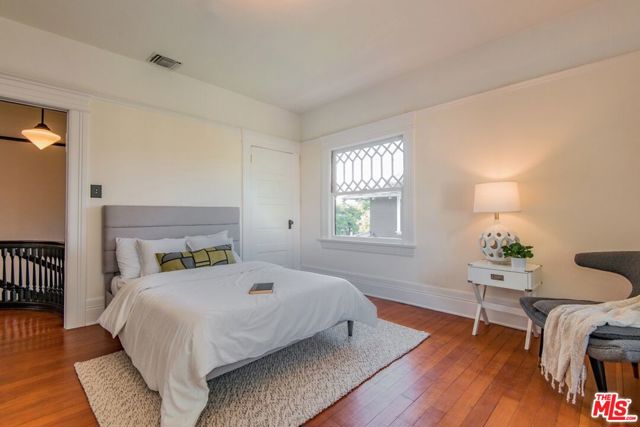 2057 S Oxford Avenue, Los Angeles CA: https://media.crmls.org/mediaz/52e9a5d3-e6ff-4ae7-8c59-3db4f2c5653f.jpg